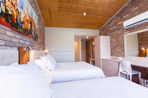 Farnham Court Motel - Accommodation Main Beach 2