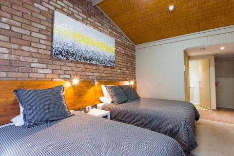 Farnham Court Motel - Accommodation Main Beach 3