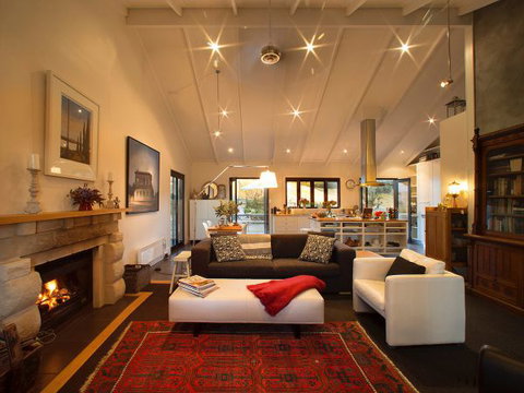 Frenchman's River - The Writer's House - Accommodation Main Beach 2