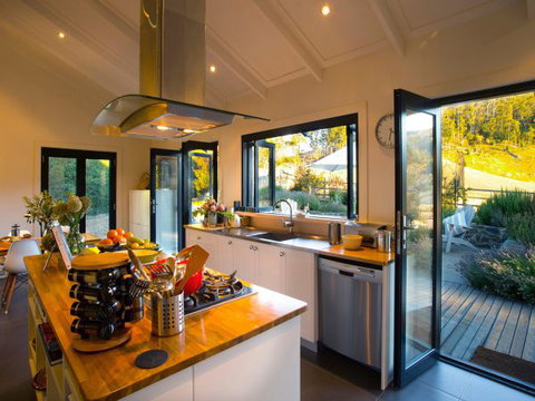 Frenchman's River - The Writer's House - Accommodation Main Beach 3