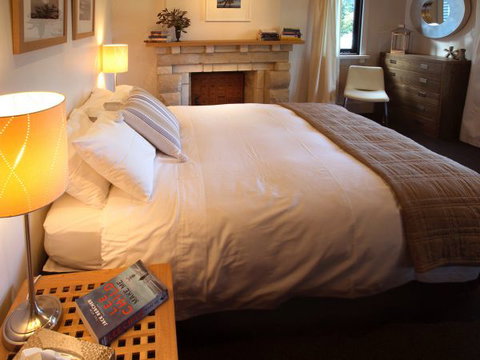 Frenchman's River - The Writer's House - Accommodation Main Beach 6