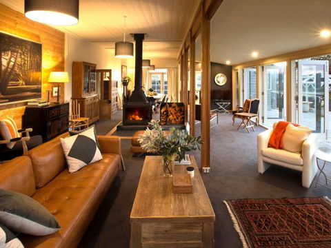Frenchman's River - The Helmsman's House - Accommodation Main Beach 3