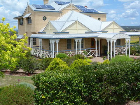 Grovely House Bed And Breakfast - Accommodation Main Beach 0