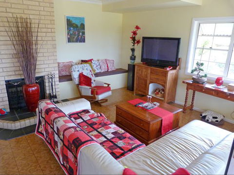 Grovely House Bed And Breakfast - Accommodation Main Beach 1
