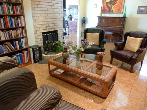 Grovely House Bed And Breakfast - Accommodation Main Beach 3
