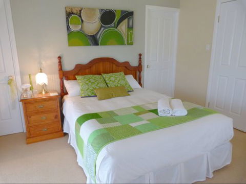 Grovely House Bed And Breakfast - Accommodation Main Beach 4
