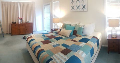 Grovely House Bed And Breakfast - Accommodation Main Beach 5