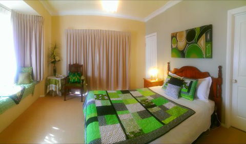 Grovely House Bed And Breakfast - Accommodation Main Beach 6