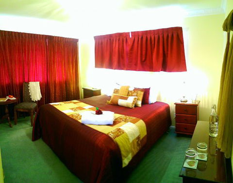 Grovely House Bed And Breakfast - Accommodation Main Beach 7
