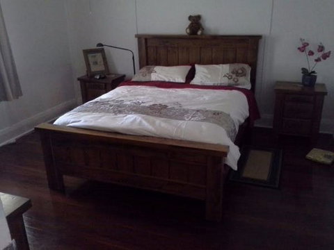 Great Grandpa Henry Retreat - Accommodation Main Beach 2