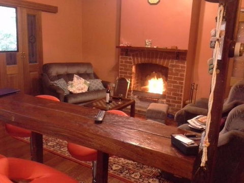 Great Grandpa Henry Retreat - Accommodation Main Beach 3