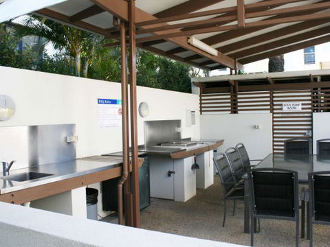 Indigo Blue Beachfront Holiday Apartments - Accommodation Main Beach 6