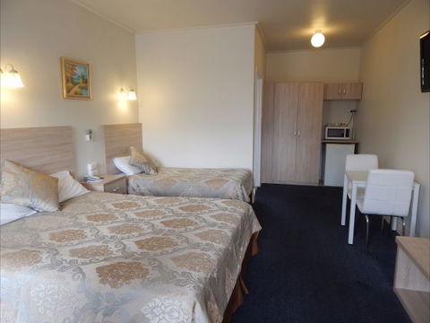 Jacksons Motor Inn - Accommodation Main Beach 0