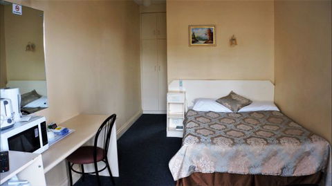 Jacksons Motor Inn - Accommodation Main Beach 2
