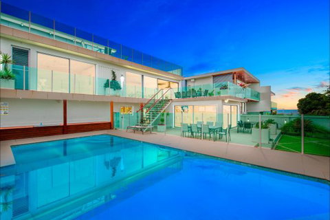 Limelight - Accommodation Main Beach 1