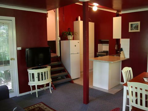 Lotus Lodges: Hush Cottage & Charmed Cabin - Accommodation Main Beach 3
