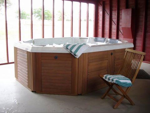 Lochinver Farm Homestead And Cottages - Accommodation Main Beach 8