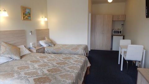Jacksons Motor Inn - Accommodation Main Beach 11