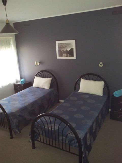 Melaleuca Grove Holiday Units & Motor Inn - Accommodation Main Beach 3