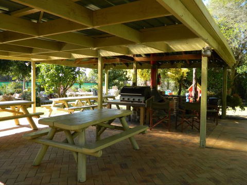 Melaleuca Grove Holiday Units & Motor Inn - Accommodation Main Beach 4