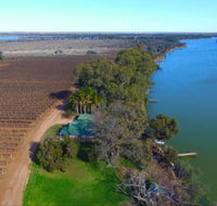 Mundic Waterfront Cottages - Accommodation Main Beach