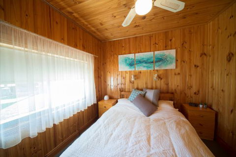 Mundic Waterfront Cottages - Accommodation Main Beach 7