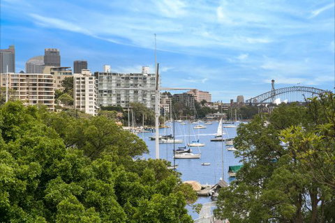 New Beach Apartment - Accommodation Main Beach 2