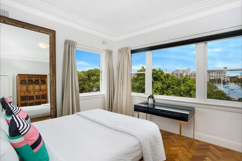 New Beach Apartment - Accommodation Main Beach 8