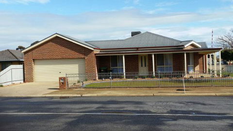 Numurkah Apartments - The Miekleljohn - Accommodation Main Beach 3