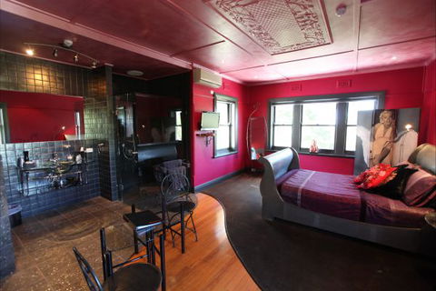 Oakdene Vineyards Guesthouse - Accommodation Main Beach 0
