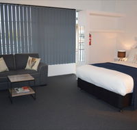 Penguin Seaside Motel - Accommodation Main Beach