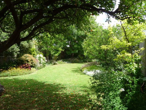 Prater's Cottage - Accommodation Main Beach 2