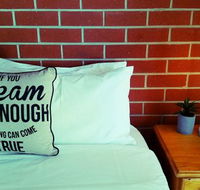 Pyrenees Motel - Accommodation Main Beach