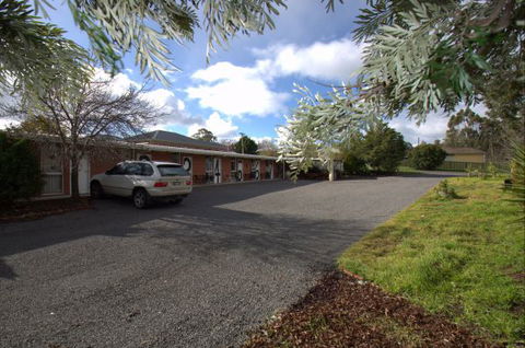 Pyrenees Motel - Accommodation Main Beach 1