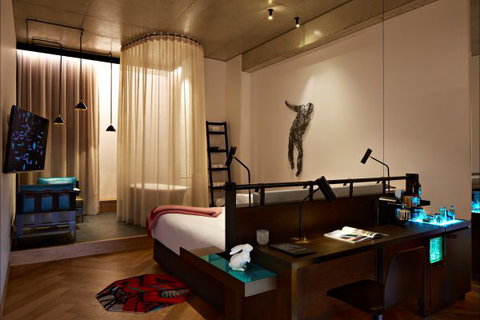 QT Melbourne - Accommodation Main Beach 0