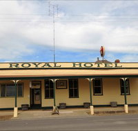 Royal Hotel Snake Valley - Accommodation Main Beach