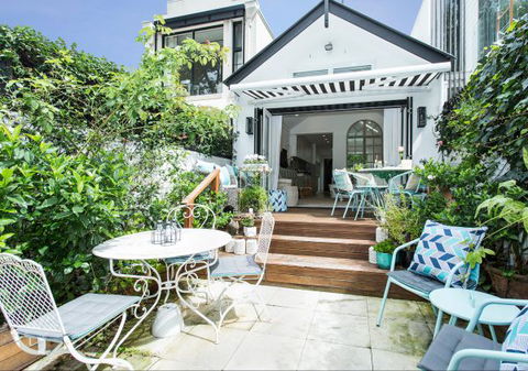 Stylish Interiors In The Bay - Accommodation Main Beach 3