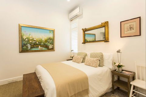 Stylish Interiors In The Bay - Accommodation Main Beach 5