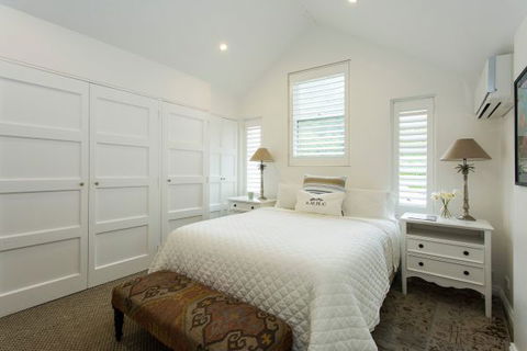 Stylish Interiors In The Bay - Accommodation Main Beach 6