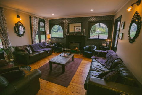 Sylvan Glen Country House - Accommodation Main Beach 1