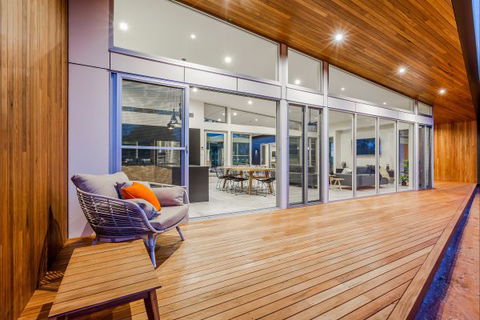 The Villas - Accommodation Main Beach 4