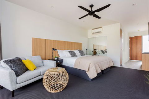 The Villas - Accommodation Main Beach 6