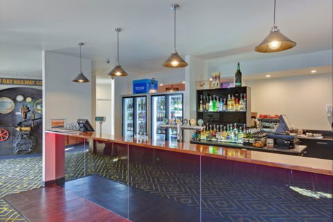 TownHouse Hotel Burnie - Accommodation Main Beach 1