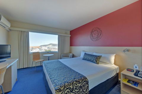 TownHouse Hotel Burnie - Accommodation Main Beach 2