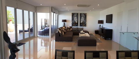 Villa Kopai Luxury Beach House - Accommodation Main Beach 2