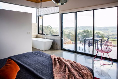 Vivere Retreat - Accommodation Main Beach 2