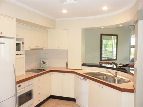 Villa Beach - Accommodation Main Beach 5