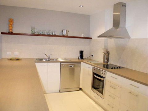 Wyuna 17 - Accommodation Main Beach 1