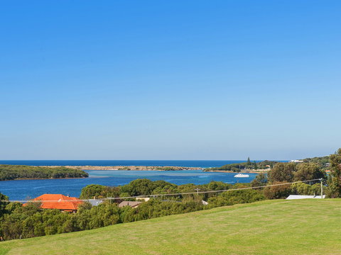 Augusta Hotel Motel - Accommodation Main Beach 1