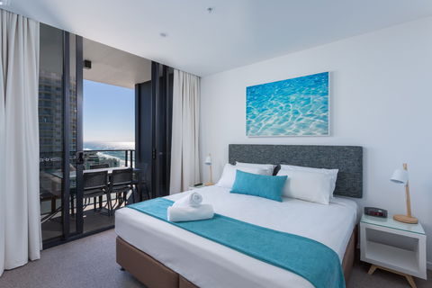 Boardwalk Resort - Accommodation Main Beach 5